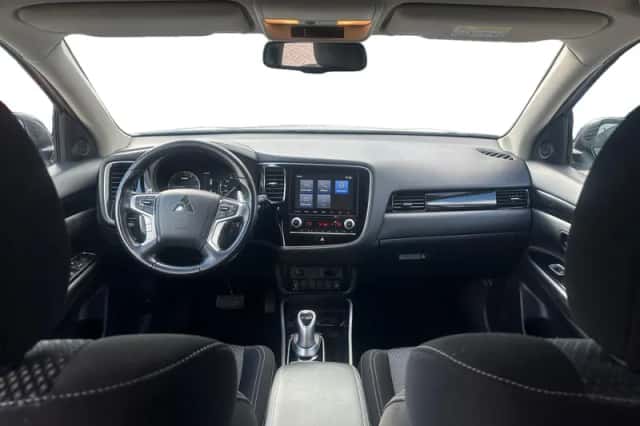 Mitsubishi Outlander (2021) thumbnail 14