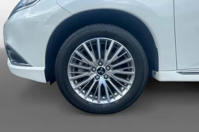 Mitsubishi Outlander (2021) thumbnail 16