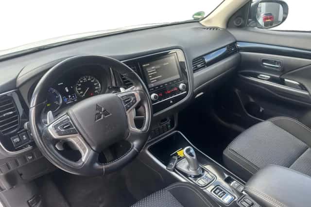 Mitsubishi Outlander (2021) thumbnail 17