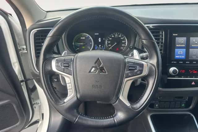 Mitsubishi Outlander (2021) thumbnail 18