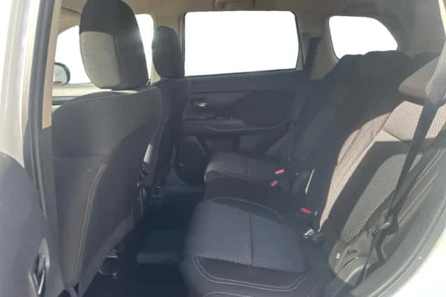 Mitsubishi Outlander (2021) thumbnail 6