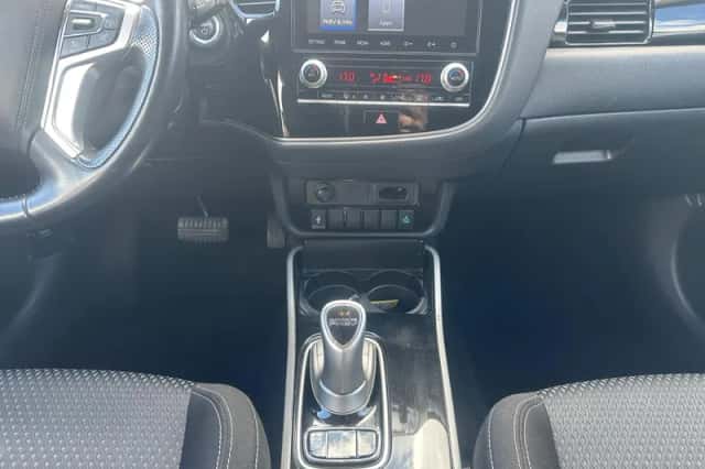 Mitsubishi Outlander (2021) thumbnail 8