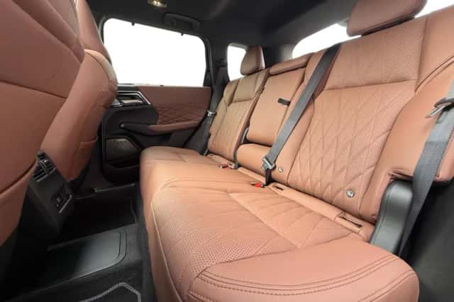 Mitsubishi Outlander (2026) thumbnail 12