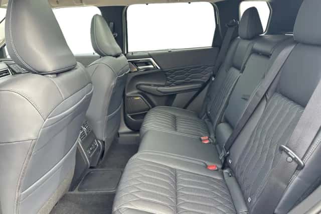 Mitsubishi Outlander (2026) thumbnail 25