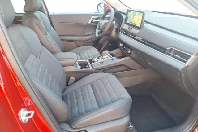 Mitsubishi Outlander (2026) thumbnail 13