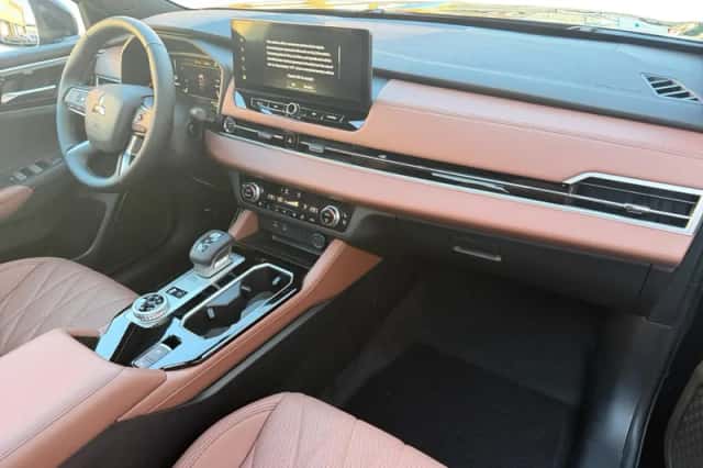 Mitsubishi Outlander (2026) thumbnail 12