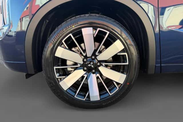 Mitsubishi Outlander (2026) thumbnail 5