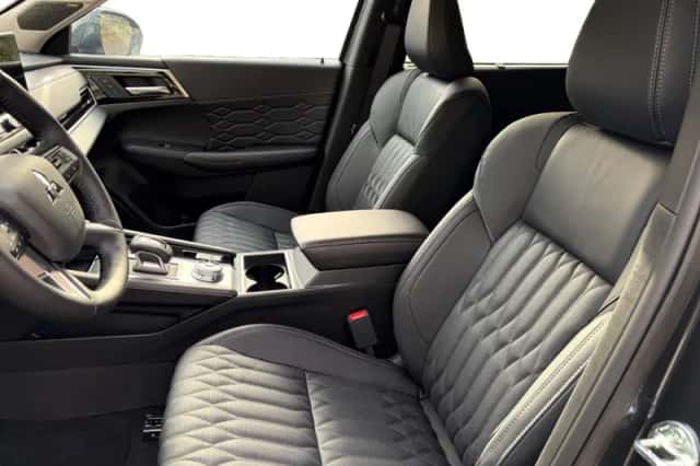 Mitsubishi Outlander (2025) thumbnail 12