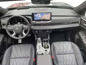 Mitsubishi Outlander (2026) thumbnail 13