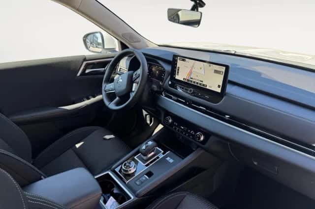 Mitsubishi Outlander (2026) thumbnail 11