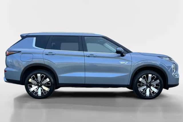 Mitsubishi Outlander (2026) thumbnail 3