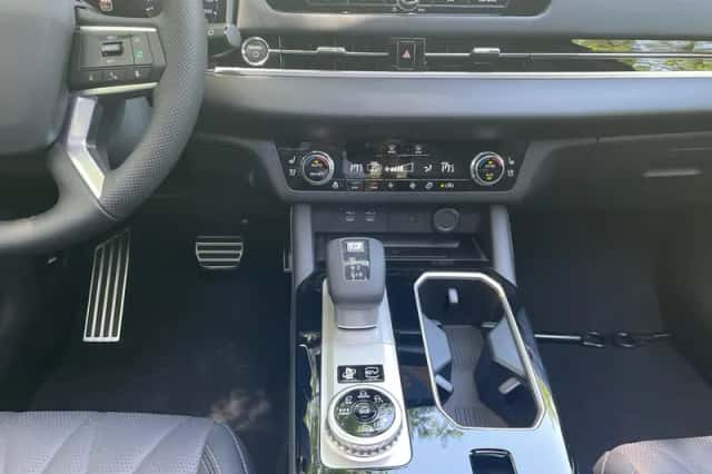 Mitsubishi Outlander (2026) thumbnail 25