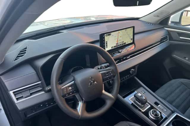 Mitsubishi Outlander (2026) thumbnail 12