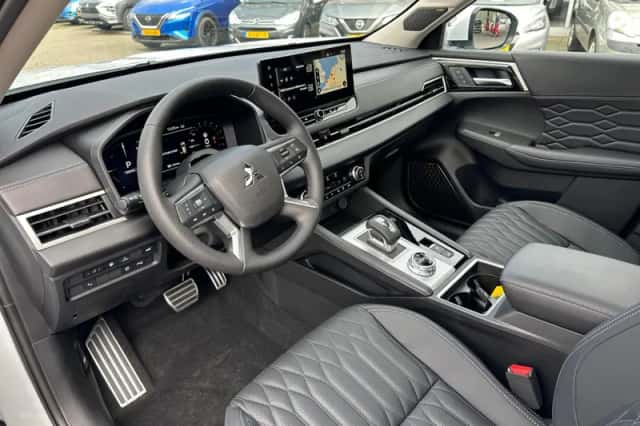 Mitsubishi Outlander (2026) thumbnail 14