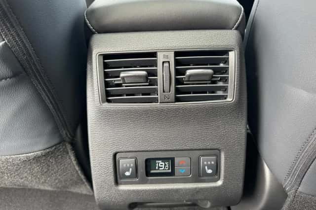 Mitsubishi Outlander (2026) thumbnail 28