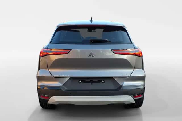 Mitsubishi Grandis (2026) thumbnail 6