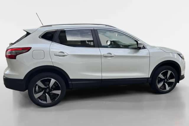 Nissan Qashqai (2017) thumbnail 4