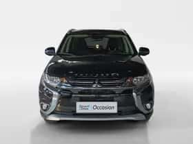 Mitsubishi Outlander (2017) thumbnail 2