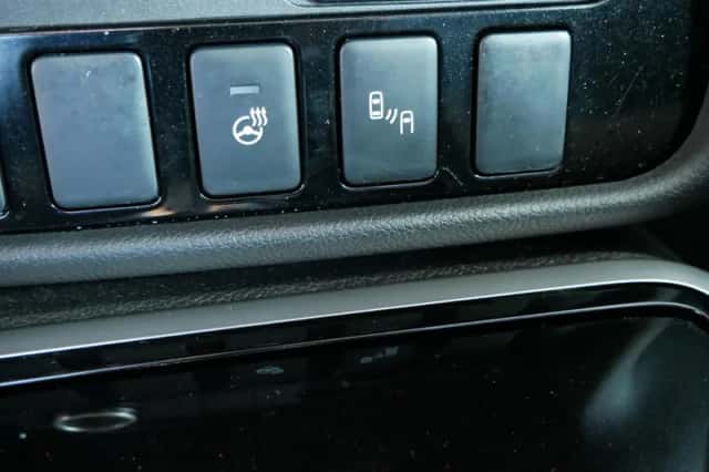 Mitsubishi Outlander (2017) thumbnail 13