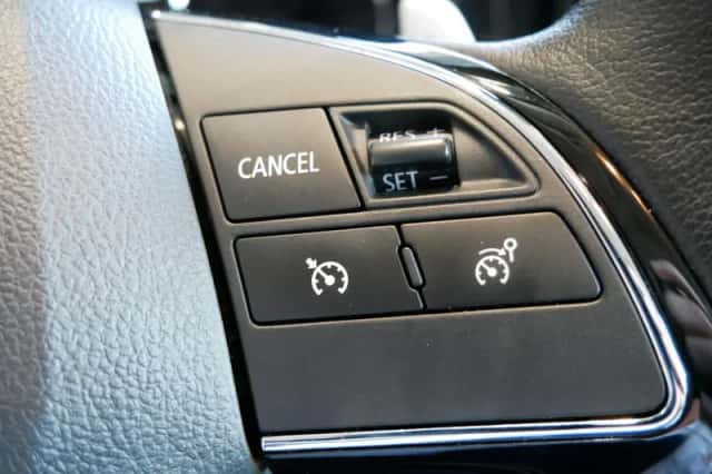 Mitsubishi Outlander (2017) thumbnail 15