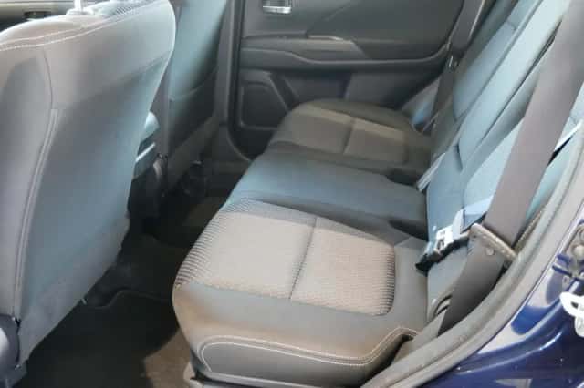 Mitsubishi Outlander (2017) thumbnail 19