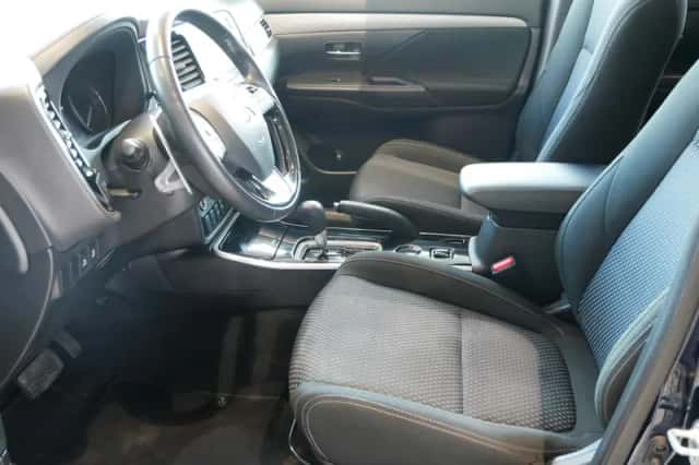 Mitsubishi Outlander (2017) thumbnail 20