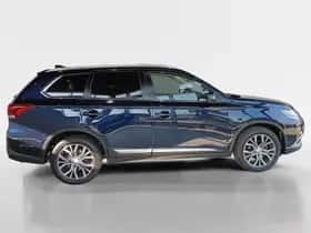 Mitsubishi Outlander (2017) thumbnail 3