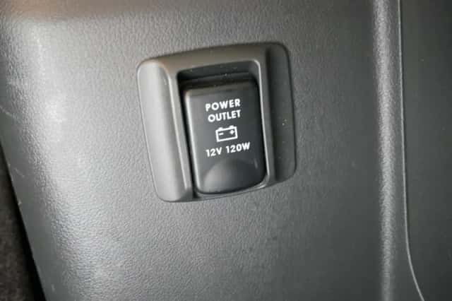 Mitsubishi Outlander (2017) thumbnail 26