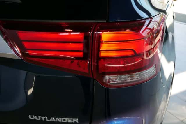 Mitsubishi Outlander (2017) thumbnail 29