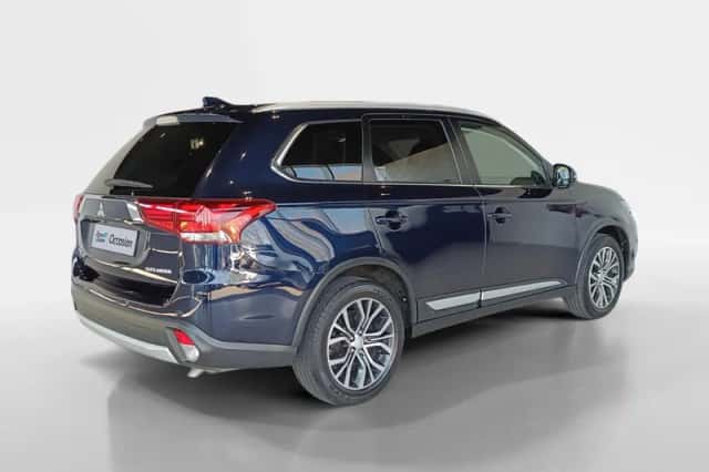 Mitsubishi Outlander (2017) thumbnail 4