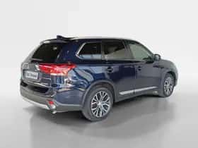 Mitsubishi Outlander (2017) thumbnail 4