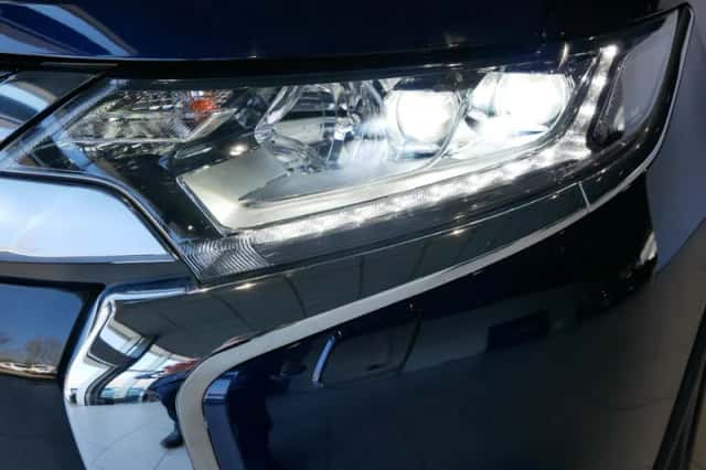 Mitsubishi Outlander (2017) thumbnail 32