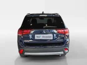 Mitsubishi Outlander (2017) thumbnail 5