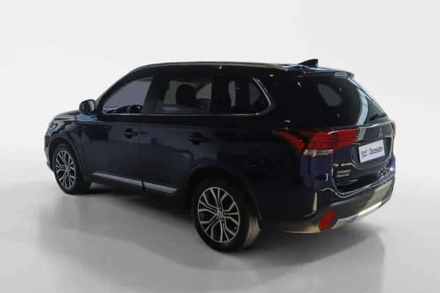 Mitsubishi Outlander (2017) thumbnail 6