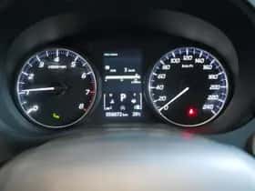 Mitsubishi Outlander (2017) thumbnail 7