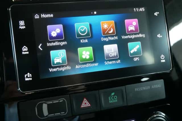 Mitsubishi Outlander (2017) thumbnail 8