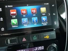 Mitsubishi Outlander (2017) thumbnail 9