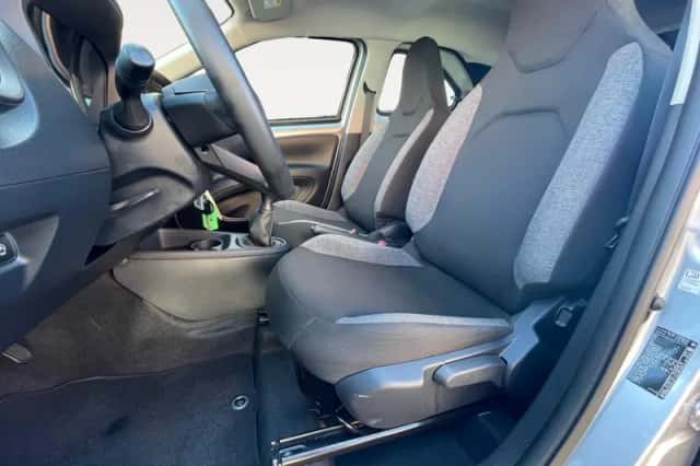 Toyota Aygo (2023) thumbnail 8