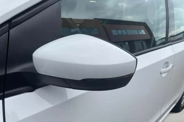 Volkswagen Up! (2021) thumbnail 10