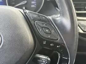 Toyota C-HR (2018) thumbnail 23