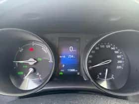 Toyota C-HR (2018) thumbnail 24