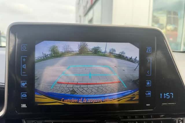 Toyota C-HR (2018) thumbnail 30