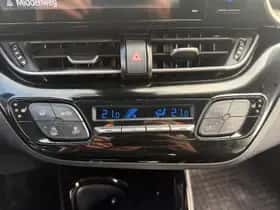 Toyota C-HR (2018) thumbnail 31