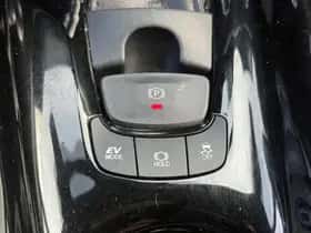 Toyota C-HR (2018) thumbnail 33