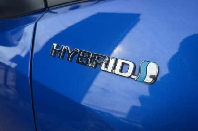 Toyota C-HR (2018) thumbnail 35