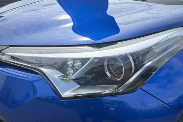 Toyota C-HR (2018) thumbnail 36