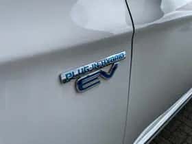 Mitsubishi Outlander (2021) thumbnail 14