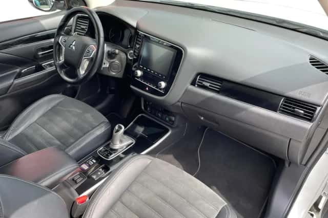Mitsubishi Outlander (2021) thumbnail 16