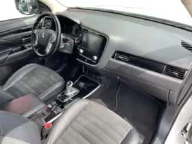 Mitsubishi Outlander (2021) thumbnail 16