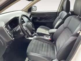 Mitsubishi Outlander (2021) thumbnail 17